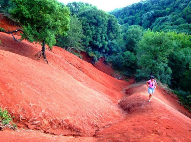 Ένα απόκοσμο κόκκινο τοπίο στην Ελλάδα... [photo+video] - Φωτογραφία 4