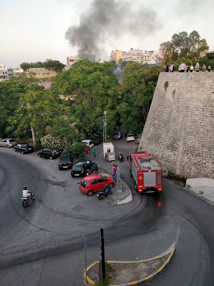Συναγερμός για φωτιά σε πάρκινγκ του Ηρακλείου... [photo] - Φωτογραφία 2