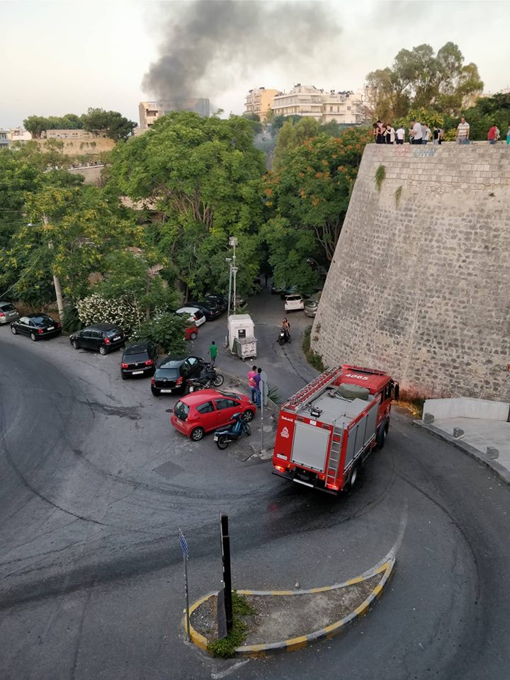 Συναγερμός για φωτιά σε πάρκινγκ του Ηρακλείου... [photo] - Φωτογραφία 3