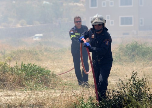 Ηράκλειο: «Έπιασαν» την φωτιά στον καταυλισμό των τσιγγάνων [photos] - Φωτογραφία 3