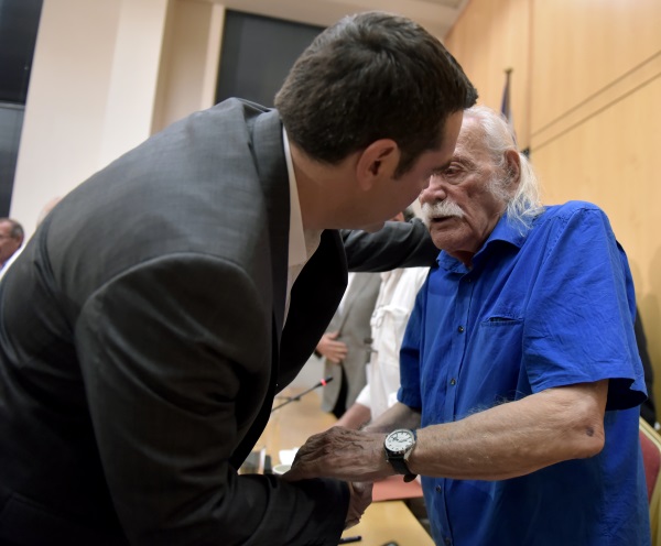 Έσπασε ο Μανώλης Γλέζος! Κι αν πεθάνω θα σας κυνηγάει η ύπαρξή μου! - Φωτογραφία 5