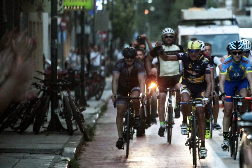 Ο συγκλονιστικός Στέλιος Βάσκος: Επέστρεψε στα Τρίκαλα μετά από 8000 χλμ ποδηλασίας και κατέρρευσε από συγκίνηση - Φωτογραφία 1
