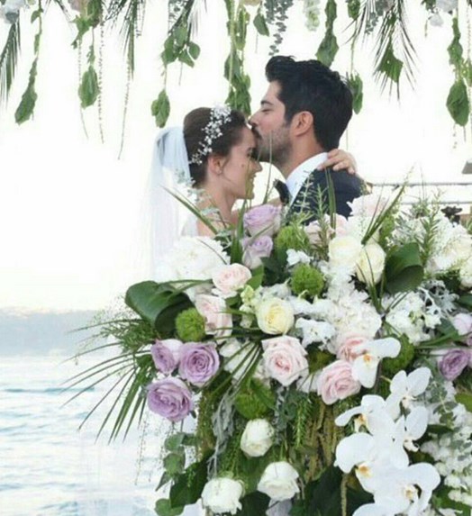 Θα πάθετε πλάκα! Παντρεύτηκε ο Kemal του Kara Sevda - Δείτε φωτογραφίες από τον παραμυθένιο γάμο... - Φωτογραφία 4