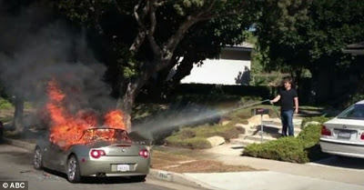 Παίρνουν φωτιά από τη ζέστη τα αυτοκίνητα – Τι πρέπει να προσέξουμε; - Φωτογραφία 1