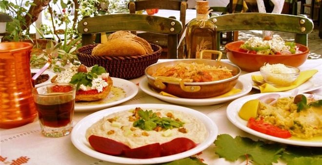 HOTREC: Οι ταξιδιώτες αποθεώνουν το ελληνικό φαγητό - Οι προσδοκίες τους από τα ξενοδοχεία - Φωτογραφία 1
