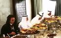 Θα πάθετε πλάκα! Δείτε το γεύμα… μαχαραγιά που πρόσφεραν Άραβες στον Ηλία Ψινάκη - Φωτογραφία 3