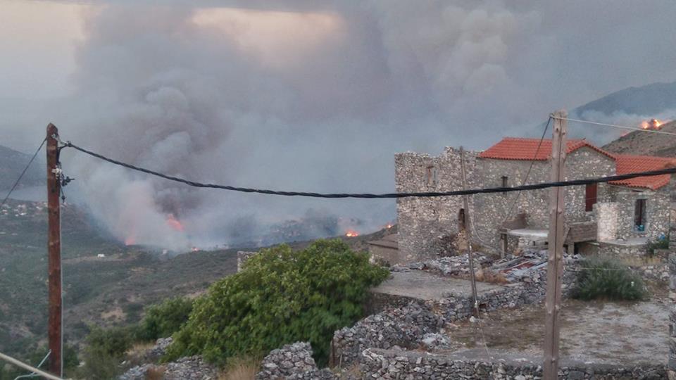 Σε πύρινο κλοιό η ανατολική Μάνη.Ο δήμαρχος κατηγορεί την πυροσβεστική - Φωτογραφία 3