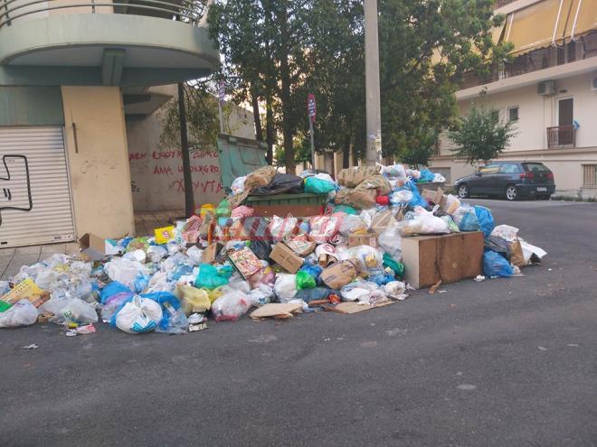 Πάτρα: Συνοικίες χωματερές εντός και εκτός του κέντρου - Ούτε για δείγμα απορριμματοφόρο [photos] - Φωτογραφία 5