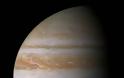 Tο Juno θα περάσει ακριβώς πάνω από την ερυθρά κηλίδα του Δία