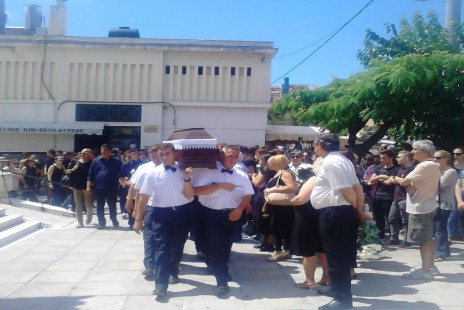 Θρήνος στην κηδεία της άτυχης Ντανιέλας - Τραγικές φιγούρες τα παιδιά της [photos] - Φωτογραφία 3