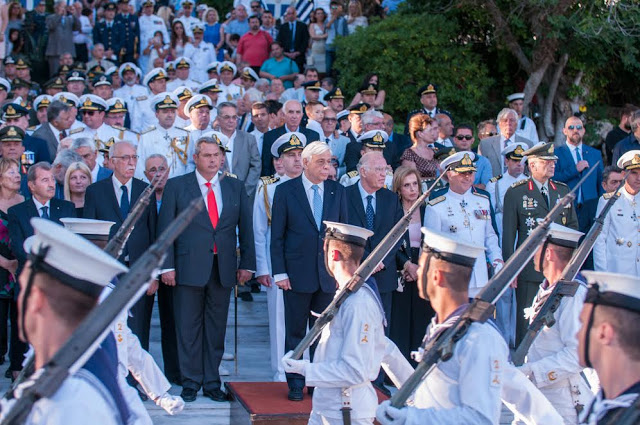 Ο ΥΕΘΑ Πάνος Καμμένος στην τελετή ορκωμοσίας των νέων Σημαιοφόρων τάξεως 2017 στη Σχολή Ναυτικών Δοκίμων - Φωτογραφία 3