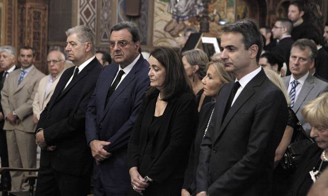 Τελέστηκε το μνημόσυνο για τις σαράντα ημέρες από το θάνατο του Κωνσταντίνου Μητσοτάκη  R - Φωτογραφία 1