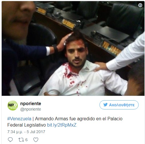 Το απόλυτο Χάος! Υποστηρικτές του Μαδούρο μπούκαραν με ρόπαλα στο Κοινοβούλιο - Τραυματίες βουλευτές [photos] - Φωτογραφία 7