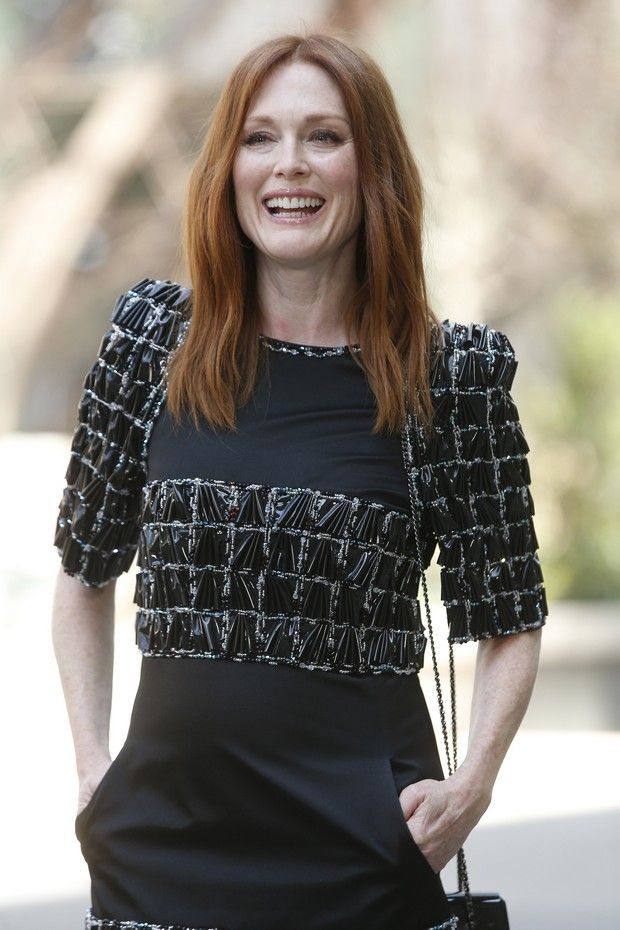 Η Julianne Moore στα 56 της έχει τον τρόπο να είναι εκθαμβωτική - Φωτογραφία 3