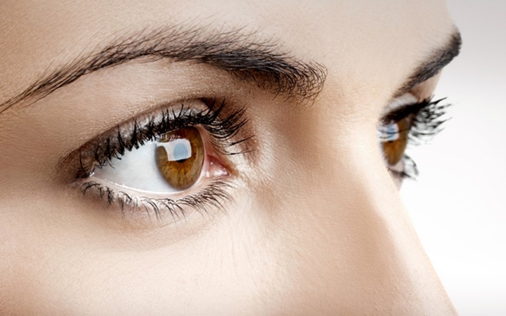 Τρεις κακές συνήθειες που καταστρέφουν τα μάτια σας - Φωτογραφία 1