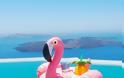 Πώς ξεκίνησε αυτή η τρέλα με τα φουσκωτά ροζ φλαμίνγκος που έχουν πνίξει όλες τις ελληνικές παραλίες και πισίνες - Φωτογραφία 7