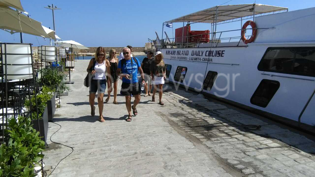 6 Έλληνες (4 άνδρες, 2 γυναίκες) ταξιδεύουν στο καράβι της... αγάπης - Φωτογραφία 3