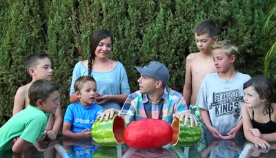 Δείτε το απίστευτο κόλπο με το καρπούζι που έχει τρελάνει το διαδίκτυο (Βίντεο) - Φωτογραφία 1