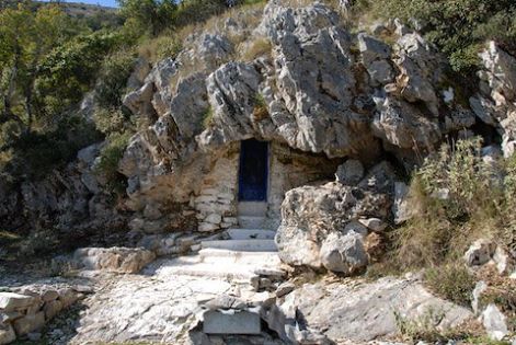 Αηδονιά Πρεβέζης: Ένα εκκλησάκι μέσα σε σπηλιά - Φωτογραφία 2