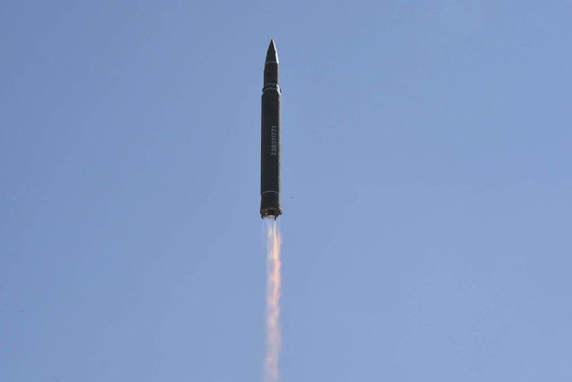WP: Γιατί η εκτόξευση πυραύλου της Βόρειας Κορέας σηματοδοτεί μια άμεση πρόκληση για τον Τραμπ - Φωτογραφία 1