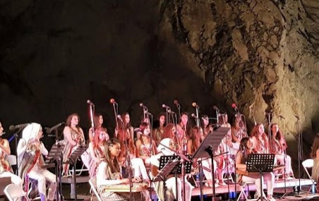 Ένα ισχυρό μήνυμα ειρήνης από την ορχήστρα «Οι κόρες της Ιερουσαλήμ» στο Θέατρο Βράχων - Φωτογραφία 1