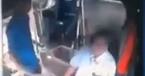 Μπράβο ρε μάγκα! Μουσουλμάνος μετανάστης σήκωσε χέρι σε οδηγό λεωφορείου - Δείτε γιατί το μετάνιωσε πικρά - Φωτογραφία 1