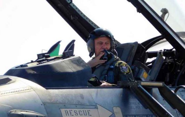 Αυτός θα πει Έλληνας! Ο Αρχηγός ΓΕΑ πέταξε με F-16 - Δείτε τι μήνυμα έστειλε στην Τουρκία - Φωτογραφία 1