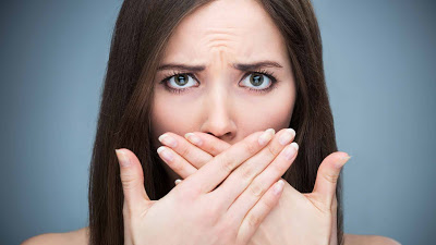 Τι σοβαρό μπορεί να κρύβει η κακοσμία του στόματος; Τι μπορείτε να κάνετε για να την αντιμετωπίσετε; - Φωτογραφία 1