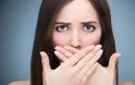 Τι σοβαρό μπορεί να κρύβει η κακοσμία του στόματος; Τι μπορείτε να κάνετε για να την αντιμετωπίσετε;