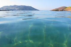 Το ήξερες;Πολύ κοντά στην Αττική η παραλία του Αυλακίου παίρνει Γαλάζια σημαία.(εικόνες)