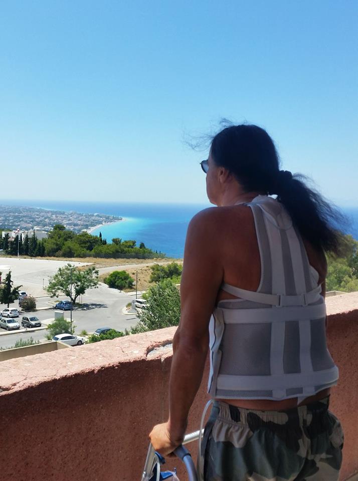 Βρετανή δυσφημεί την Ελλάδα:Άφησαν τον άνδρα μου μέσα στα ούρα του 5 ήμερες σε νοσοκομείο της Ρόδου - Φωτογραφία 2