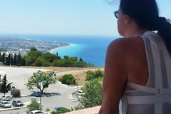 Βρετανή δυσφημεί την Ελλάδα:Άφησαν τον άνδρα μου μέσα στα ούρα του 5 ήμερες σε νοσοκομείο της Ρόδου