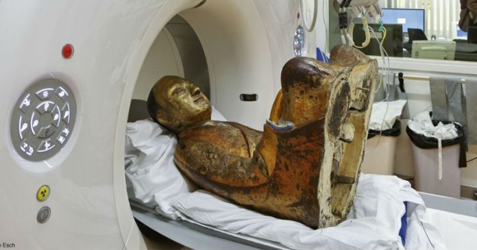 Επιστήμονες έκαναν αξονική τομογραφία σε ένα αρχαίο άγαλμα του βούδα. Αυτό που ανακάλυψαν; Τους έκανε να παγώσουν! - Φωτογραφία 1