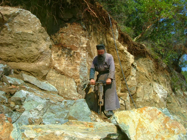 9487 - Ένα βιβλίο για το Άγιο Όρος γραμμένο από γυναίκα. Συνέντευξη της συγγραφέως Veronica della Dora από τη Βενετία [Καθηγήτρια Ανθρωπογεωγραφίας στο Royal Holloway του Πανεπιστημίου του Λονδίνου] - Φωτογραφία 4