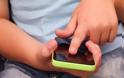 Τα παιδιά με κινητό τηλέφωνο κολλάνε πιο εύκολα ψείρες