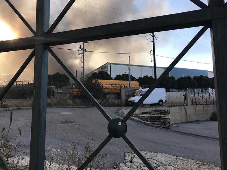 Κρήτη: Στάχτη και αποκαΐδια το εργοστάσιο στην Τύλισο [photos+video] - Φωτογραφία 5