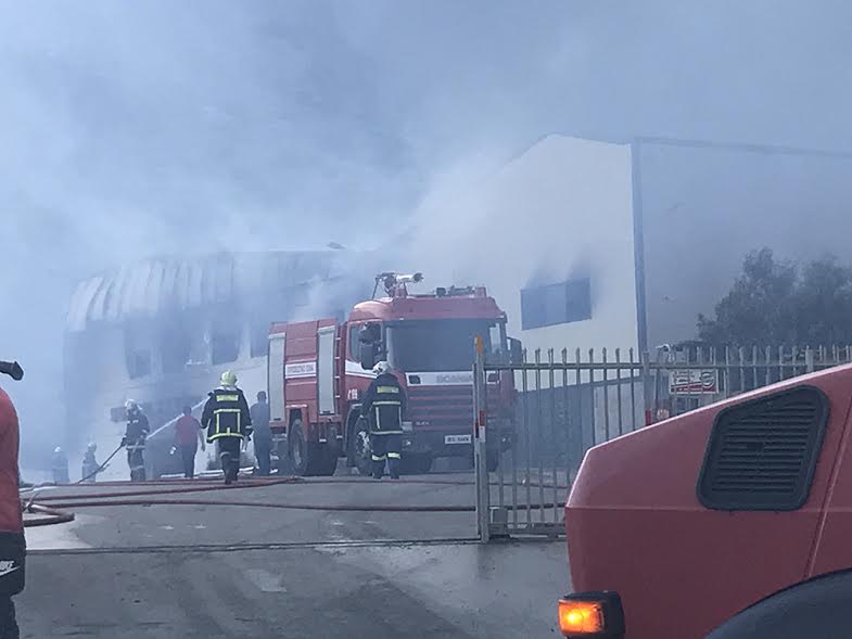 Κρήτη: Στάχτη και αποκαΐδια το εργοστάσιο στην Τύλισο [photos+video] - Φωτογραφία 6