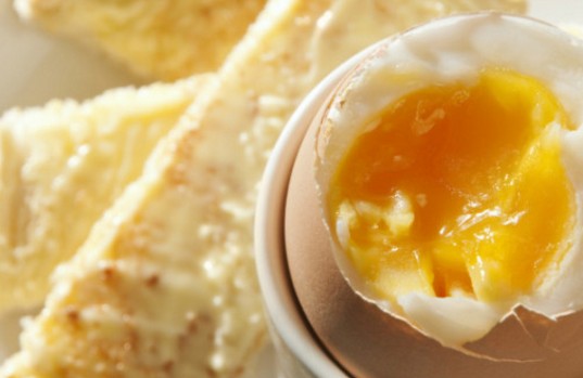 Βραστό αυγό: Πώς να το κάνετε ακριβως όσο μελάτο ή σφιχτό θέλετε... - Φωτογραφία 1