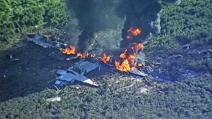 Αεροσκάφος με 16 πεζοναύτες κατέπεσε στο Μισισίπι - Νεκροί όλοι οι επιβαίνοντες - Βίντεο λίγο μετά την συντριβή - Φωτογραφία 1