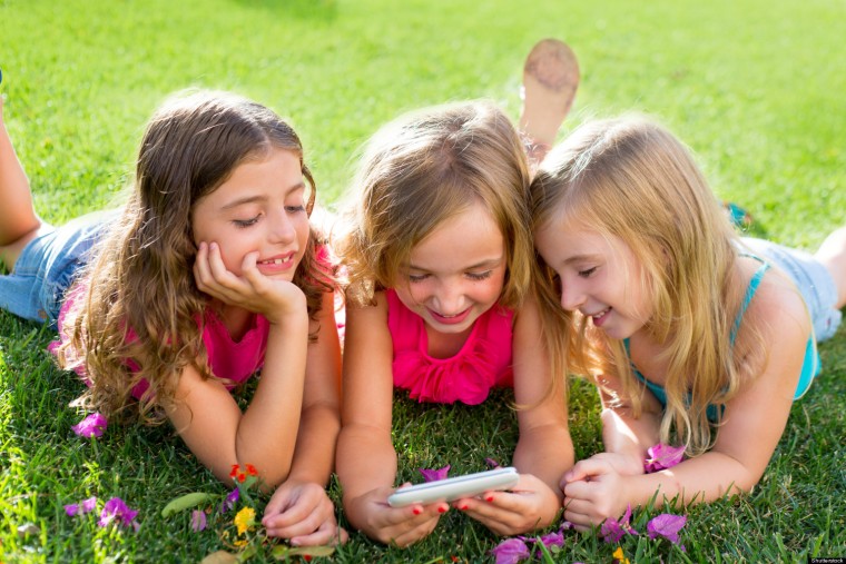 Γιατί τα παιδιά που έχουν smartphone κολλάνε πιο εύκολα ψείρες; - Φωτογραφία 1