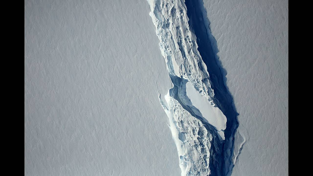 Ανταρκτική: Γιγάντια ρωγμή σχημάτισε παγόβουνο - Φωτογραφία 2
