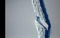 Ανταρκτική: Γιγάντια ρωγμή σχημάτισε παγόβουνο - Φωτογραφία 2