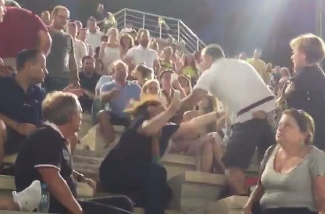 Βίντεο: Ανδρας χαστουκίζει τη γυναίκα του στη συναυλία στο Παναθηναϊκό Στάδιο -Τον πλάκωσαν στο ξύλο άλλοι θεατές - Φωτογραφία 1