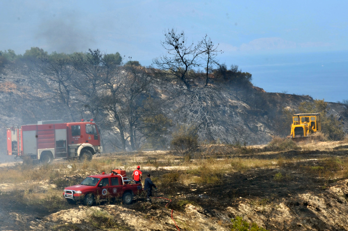 Κόλαση φωτιάς στο Ζευγολατιό-3 πυροσβέστες τραυματίες - Φωτογραφία 5