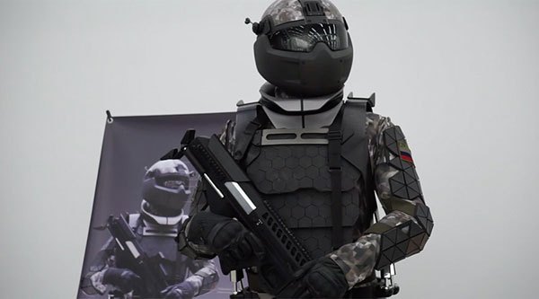 Η στολή-εξωσκελετός θυμίζει Star Wars/Halo/Robocop - Φωτογραφία 1