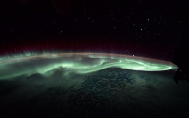 Μαγευτικές εικόνες του Σέλαoς από τον Διεθνή Διαστημικό Σταθμό (Photos) - Φωτογραφία 2