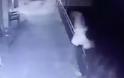 Βίντεο σοκ: Πετάει την γυναίκα του από το μπαλκόνι - ΠΡΟΣΟΧΗ σκληρες εικόνες...