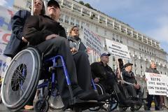 Εμπαιγμός σε βάρος των αναπήρων και των βαρέως πασχόντων