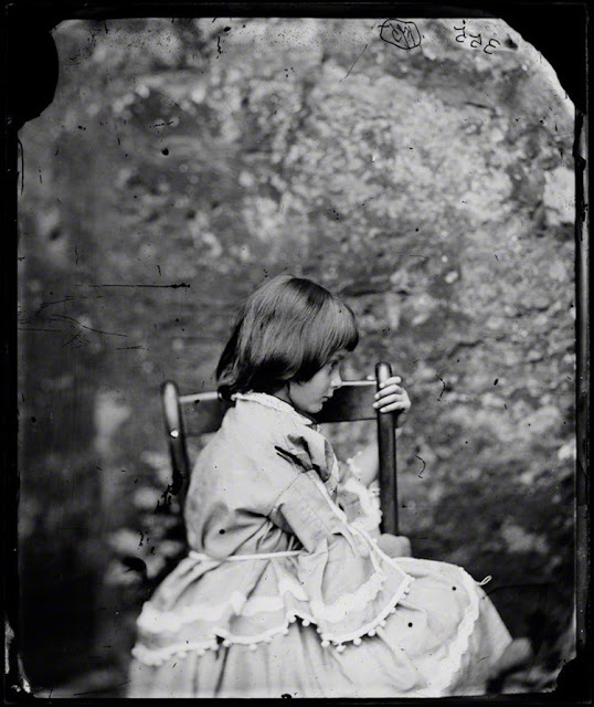 Τι ενέπνευσε τον Lewis Carroll για να γράψει την «Αλίκη στη Χώρα των Θαυμάτων» - Φωτογραφία 2
