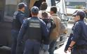 Συνελήφθησαν 2 αλλοδαποί για διαρρήξεις-κλοπές από σταθμευμένα οχήματα πλησίον πλαζ  στα Νότια προάστια